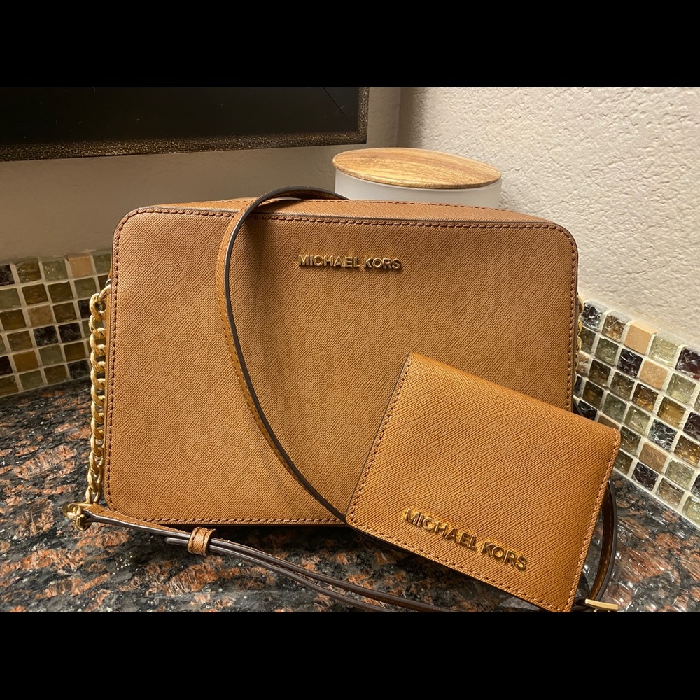 Michael Kors Jet Set Crossbody and wallet